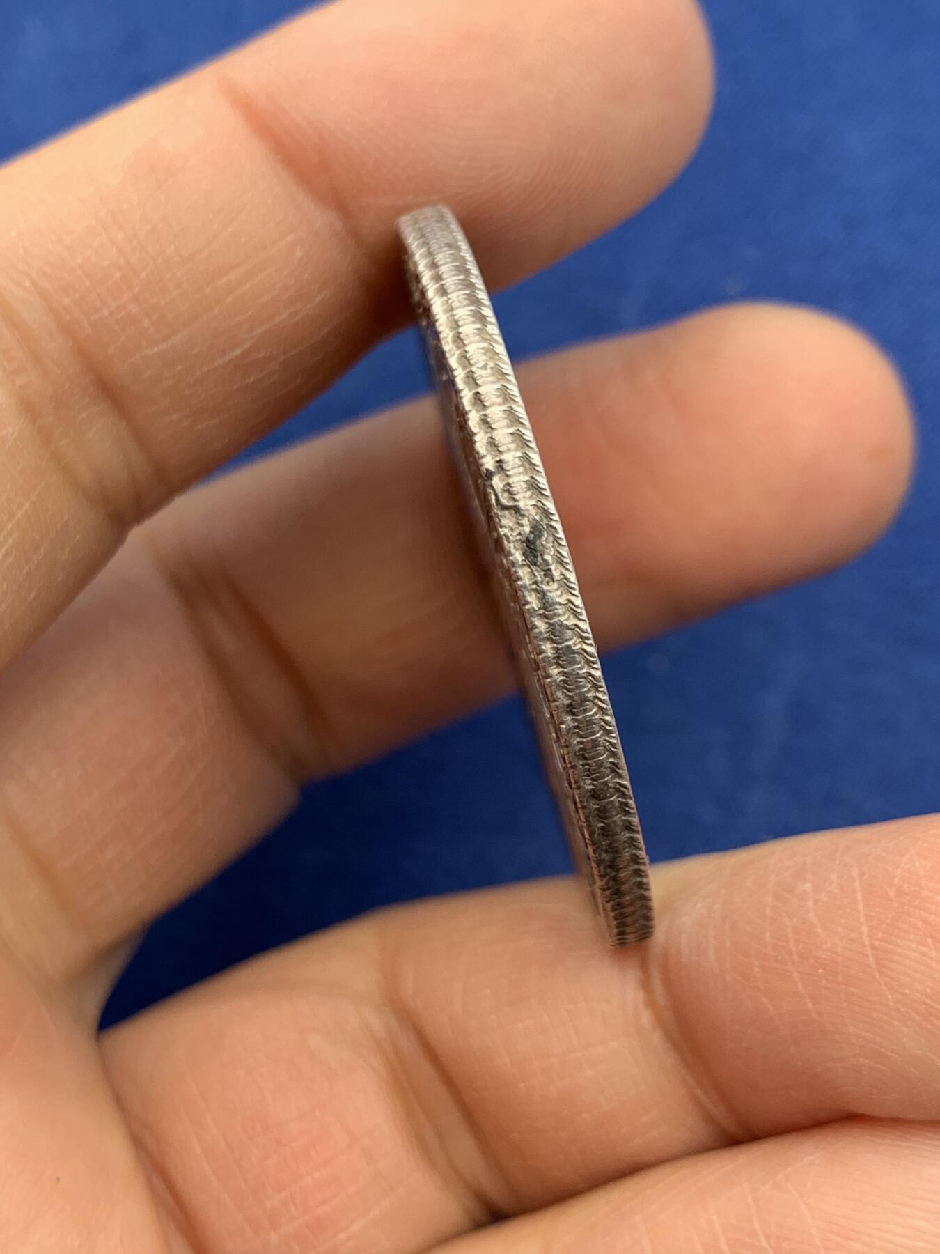 《竞宝斋》第464场 周日，周一，周二，3场连拍 （全场包邮）欢迎送拍 墨西哥1890年鹰洋8R银币 公博砸盒 （其它均为真假不论的赠品） 细节见图