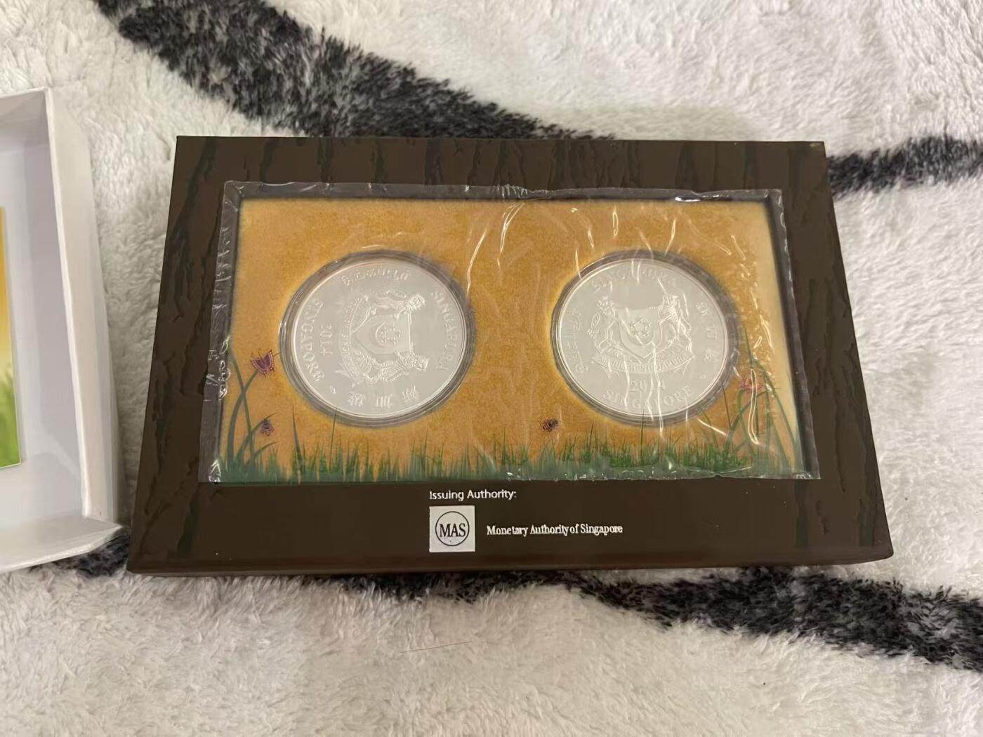 ❤️【币观天下】❤️ 第342期钱币秒杀拍卖场- 2026.2.4秒杀专场 长期征集拍品  新加坡2014年胡姬花精制银币2合1套装 官方原包装 发行量只有3000套 无白盒子盖子