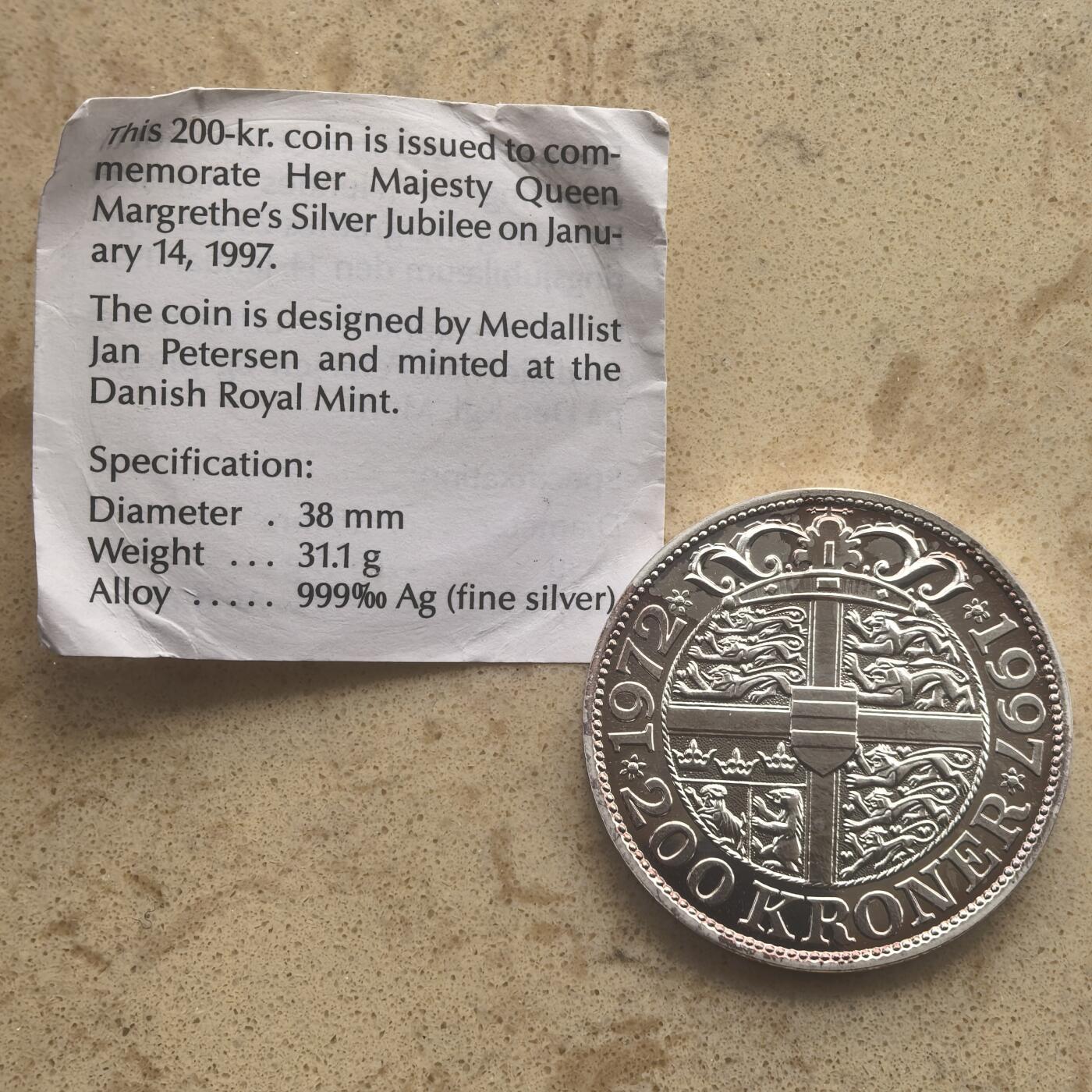 道一币馆币章第一百六十五场 带证书 丹麦1997年玛格丽特女王银婚200克朗纪念银币 31.1g 999s