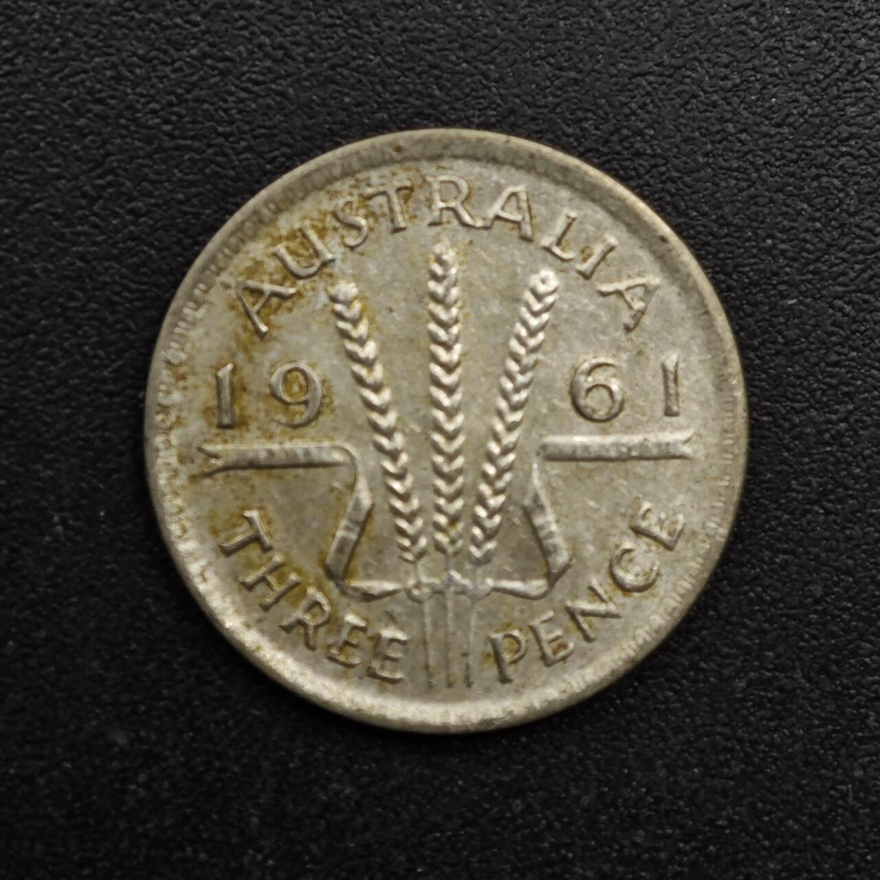 【淘币小摊】实时拍第八百六十三拍   小银币散币场   年前最后一周 之前的预留小年前全部发出 请更换最新收货地址  澳大利亚1961年伊丽莎白二世3便士银币