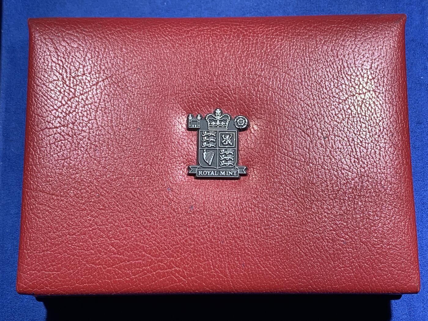 《竞宝斋》第464场 周日，周一，周二，3场连拍 （全场包邮）欢迎送拍 英国1980年伊丽莎白二世精制套币