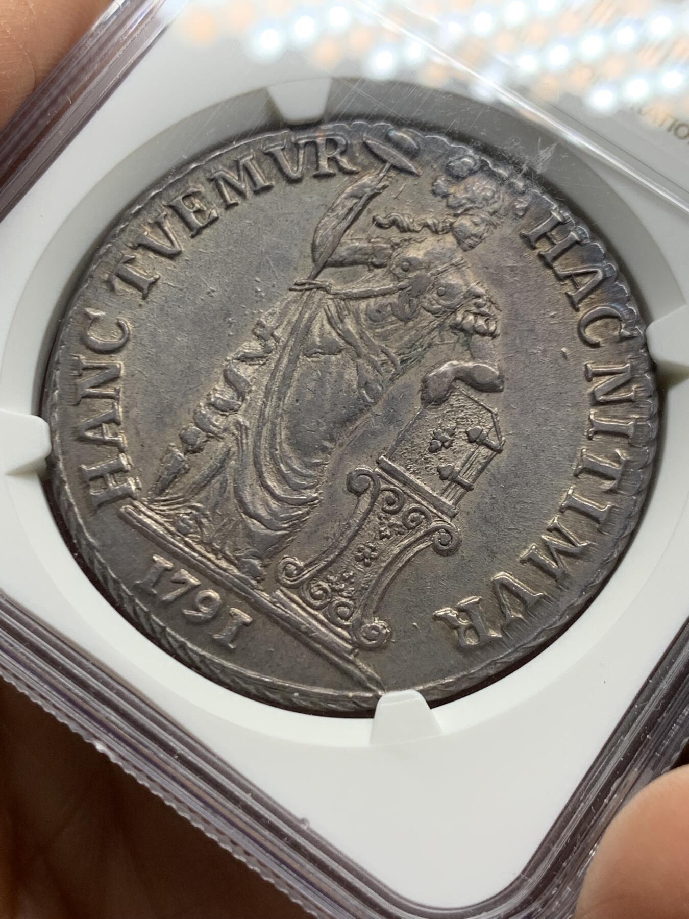 《竞宝斋》第464场 周日，周一，周二，3场连拍 （全场包邮）欢迎送拍 NGC AU58 荷兰1791年西弗里斯兰省女站人3盾大银币，环彩老包浆。打制非常好，个人所见同品种里唯一胸口高点无磨损弱打的一枚。女神五官细节生动，嘴角含笑。此品种不少MS都弱打，这样的打制极为难得