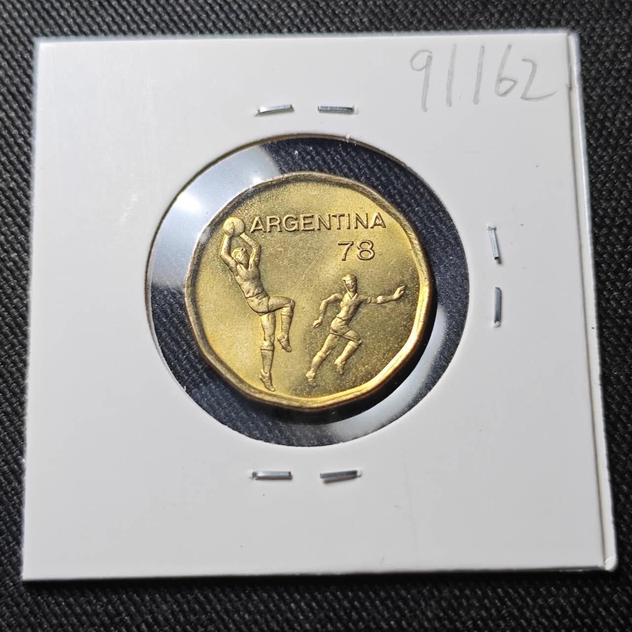 KK钱币收藏小铺  第391期  2月预留时间 周末发货  1978阿根廷20比索 纪念币 好品