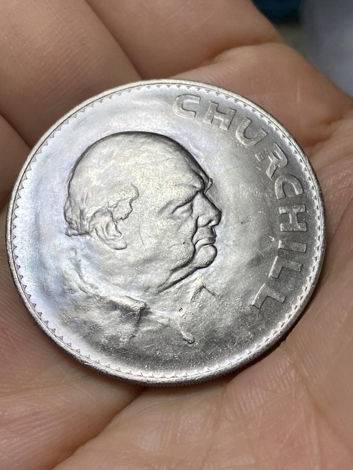 2026年第十八场(总第一百八十七场）外国好品散币场(免佣金) 全新–英国🇬🇧威廉姆斯·迪肯银行包装1965年1克朗(丘吉尔逝世纪念币)