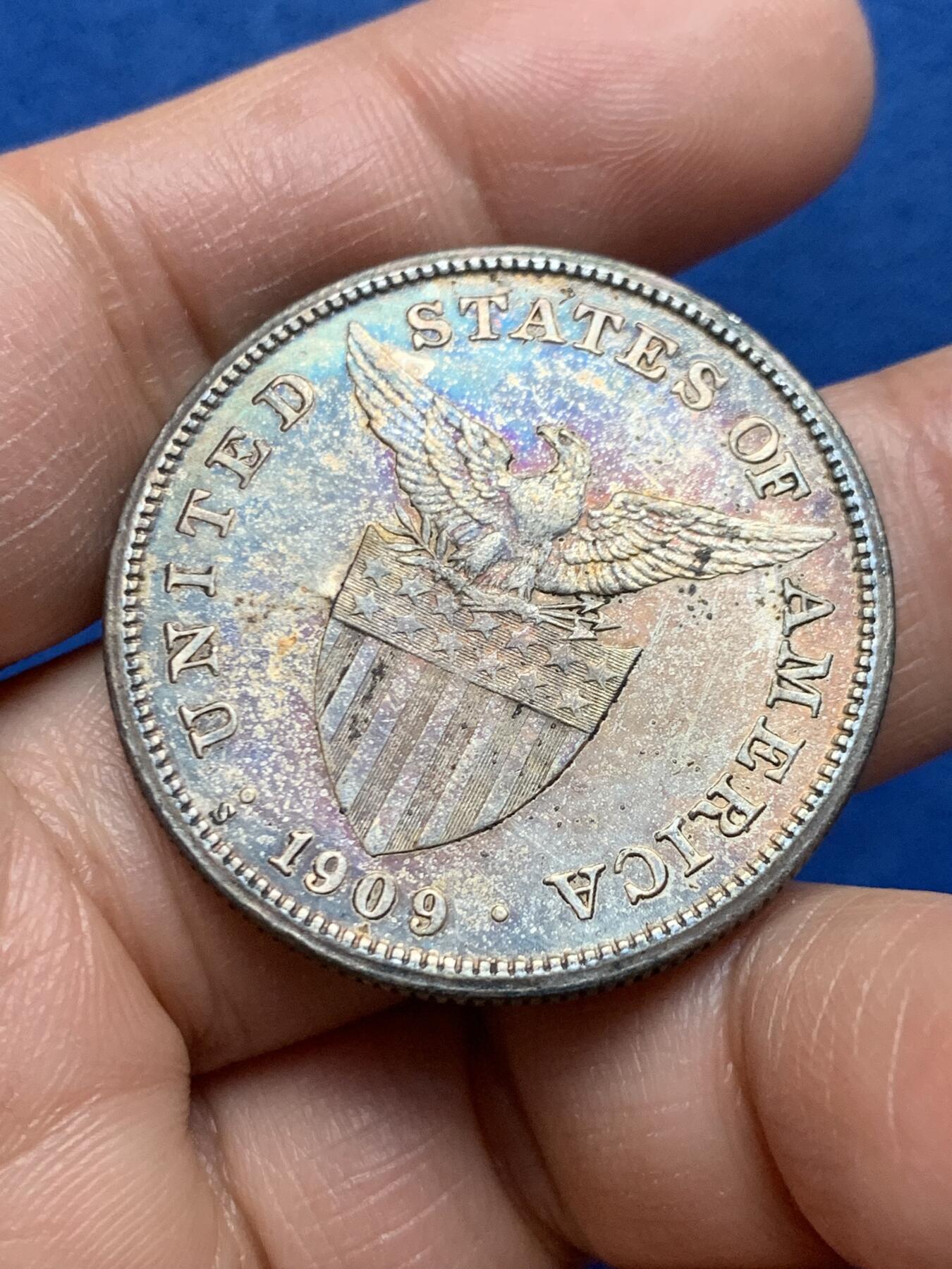 《竞宝斋》第464场 周日，周一，周二，3场连拍 （全场包邮）欢迎送拍 菲律宾1909年打铁银币 19.83克 包浆也不错