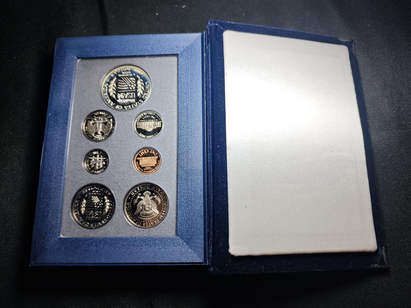 KK钱币收藏小铺  第400期  百期特拍（四拍之四）2月预留时间 周末发货  1994美国精制纪念套币 含2枚纪念币 其中1元为高银银币