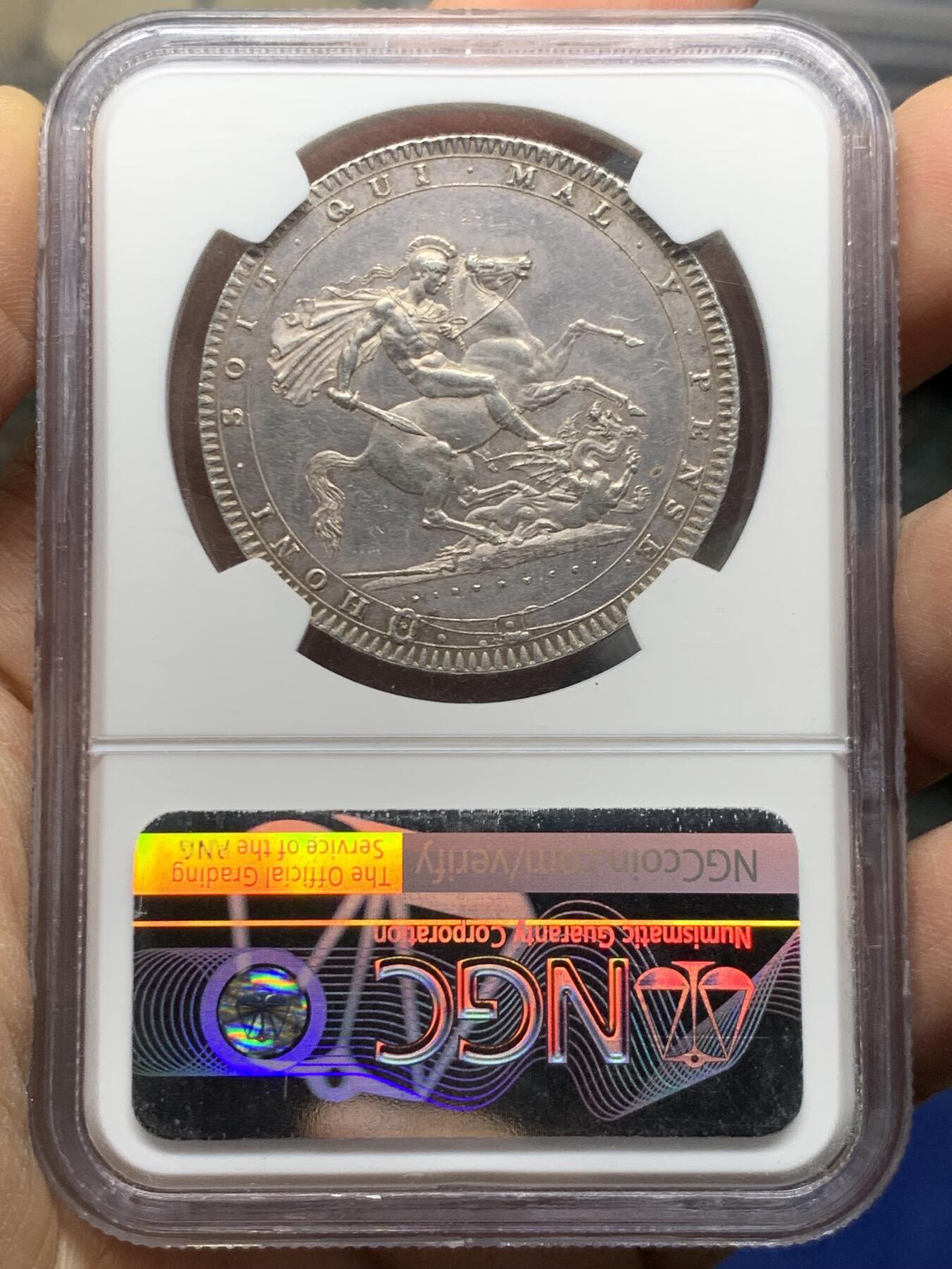 《竞宝斋》第464场 周日，周一，周二，3场连拍 （全场包邮）欢迎送拍 NGC MS62 英国1820年乔三马剑大银币，英国铸币大革新后铸造的首版克朗 经典欧洲包浆，适合收藏