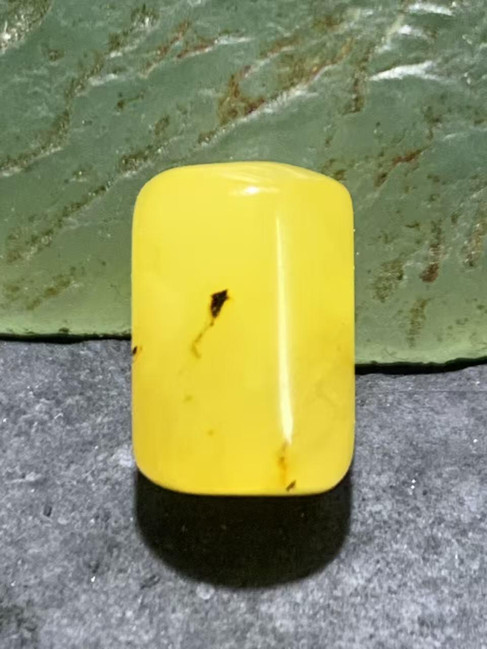 天然乌克兰原矿蜜蜡随形通货桶珠一颗，