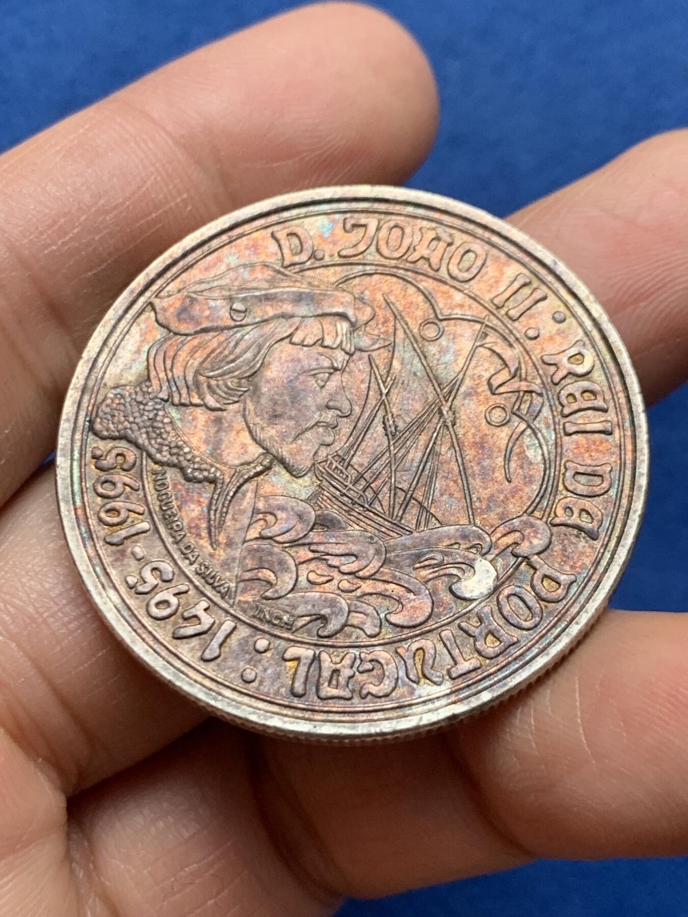 《竞宝斋》第464场 周日，周一，周二，3场连拍 （全场包邮）欢迎送拍 葡萄牙1995年约翰二世500年纪念1000埃斯库多银币 28克 500银 五彩包浆 适合收藏！