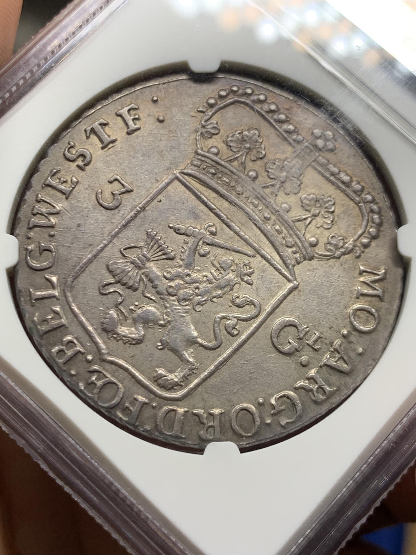 《竞宝斋》第464场 周日，周一，周二，3场连拍 （全场包邮）欢迎送拍 NGC AU58 荷兰1791年西弗里斯兰省女站人3盾大银币，环彩老包浆。打制非常好，个人所见同品种里唯一胸口高点无磨损弱打的一枚。女神五官细节生动，嘴角含笑。此品种不少MS都弱打，这样的打制极为难得