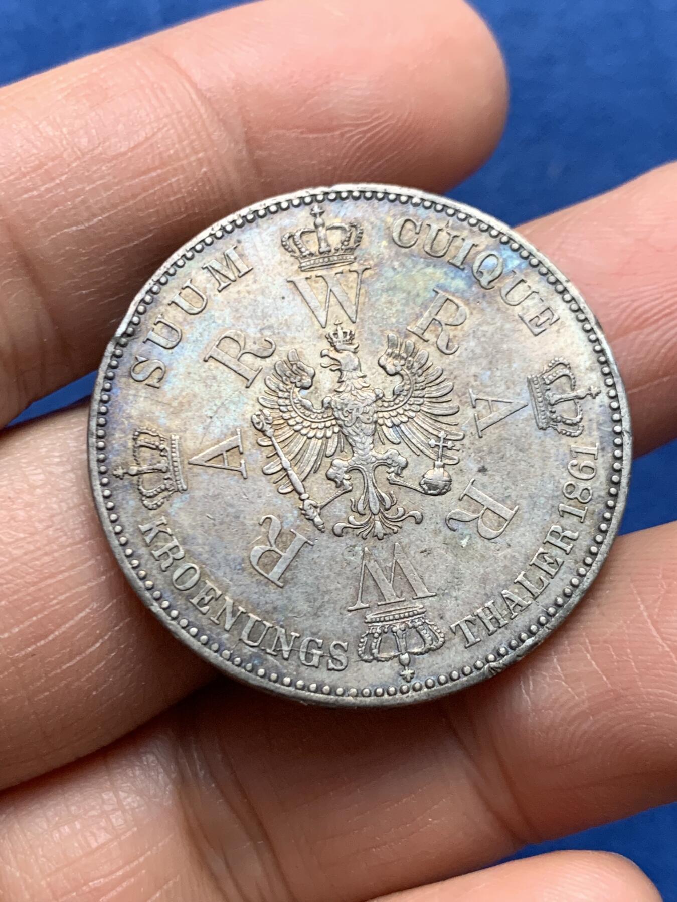 《竞宝斋》第464场 周日，周一，周二，3场连拍 （全场包邮）欢迎送拍 德国1861年普鲁士威廉一世登基纪念1泰勒银币，经典毛衣泰勒