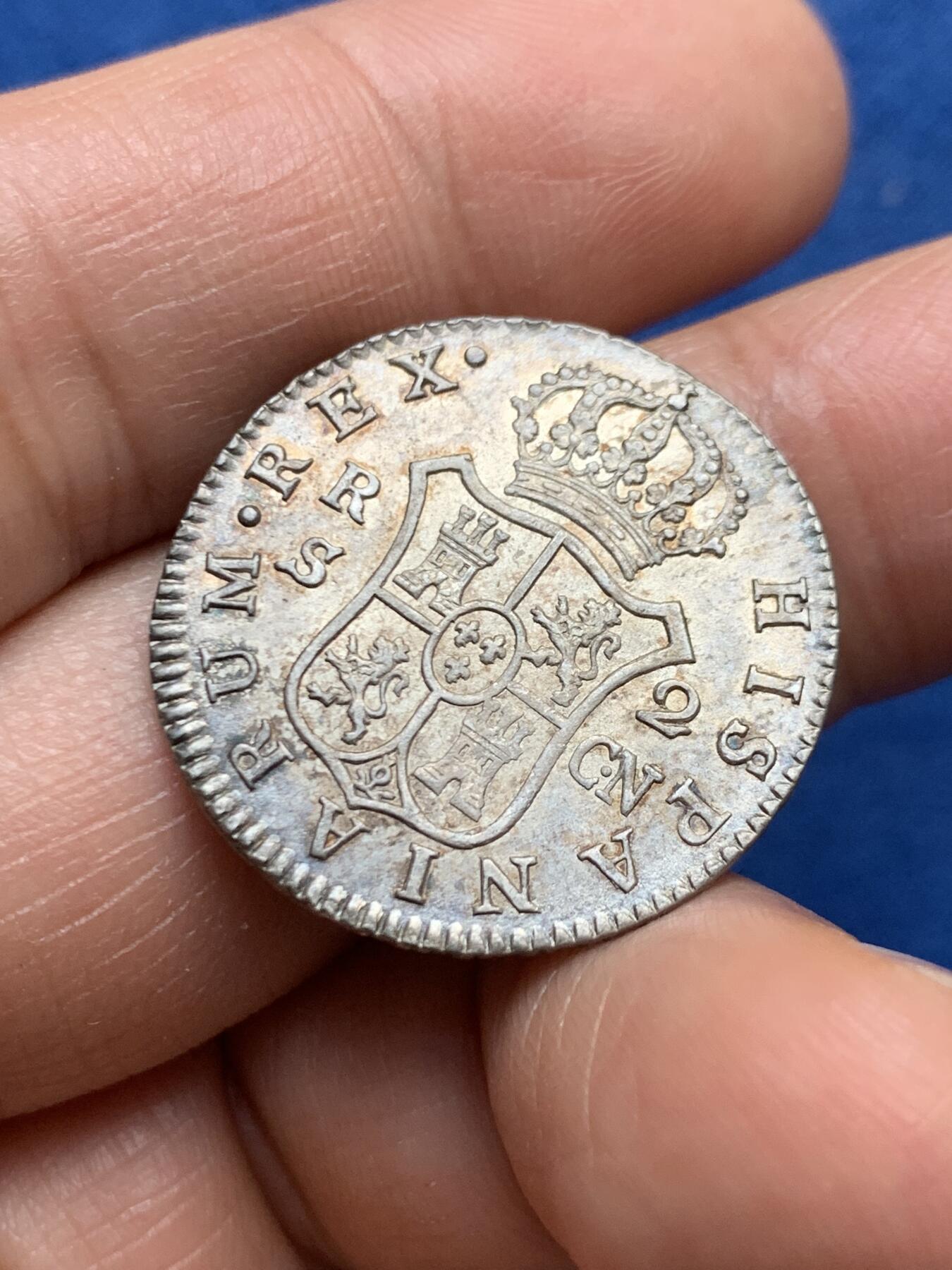 《竞宝斋》第464场 周日，周一，周二，3场连拍 （全场包邮）欢迎送拍 西班牙本洋 1806年 卡洛斯四世 2R 银币 双面打制深峻 人像王冠盾徽完整 老彩 带底光