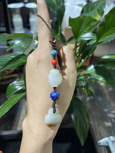 和田玉籽料手工挂饰 - 和田玉猴，锁手机挂