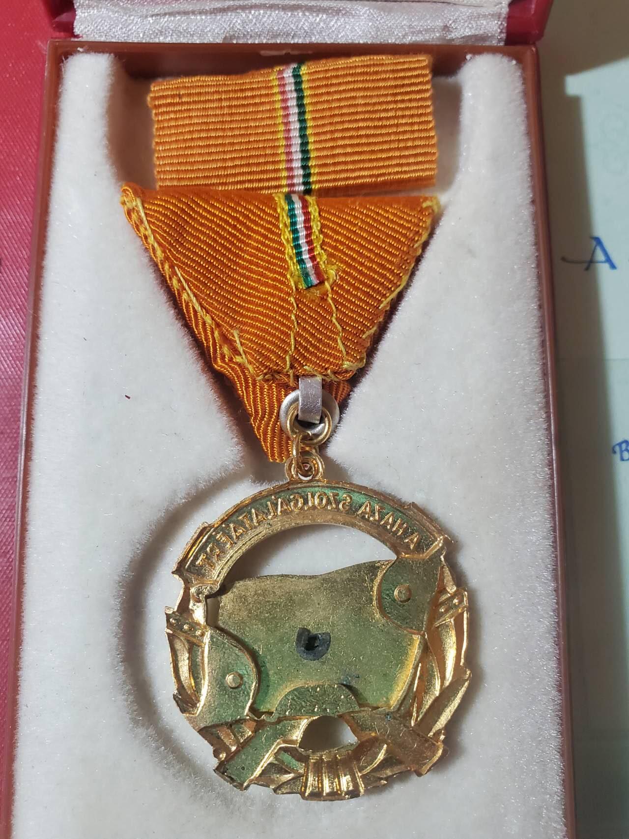 韵星假日军品类拍卖第三十九期暨默多克中校夫妇专场 -- Rimey Holidays Militaria Auction 39 & The Modoks Collection  匈牙利人民共和国默多克中校金级为祖国服务奖章带盒带大证书佩戴证明一套 