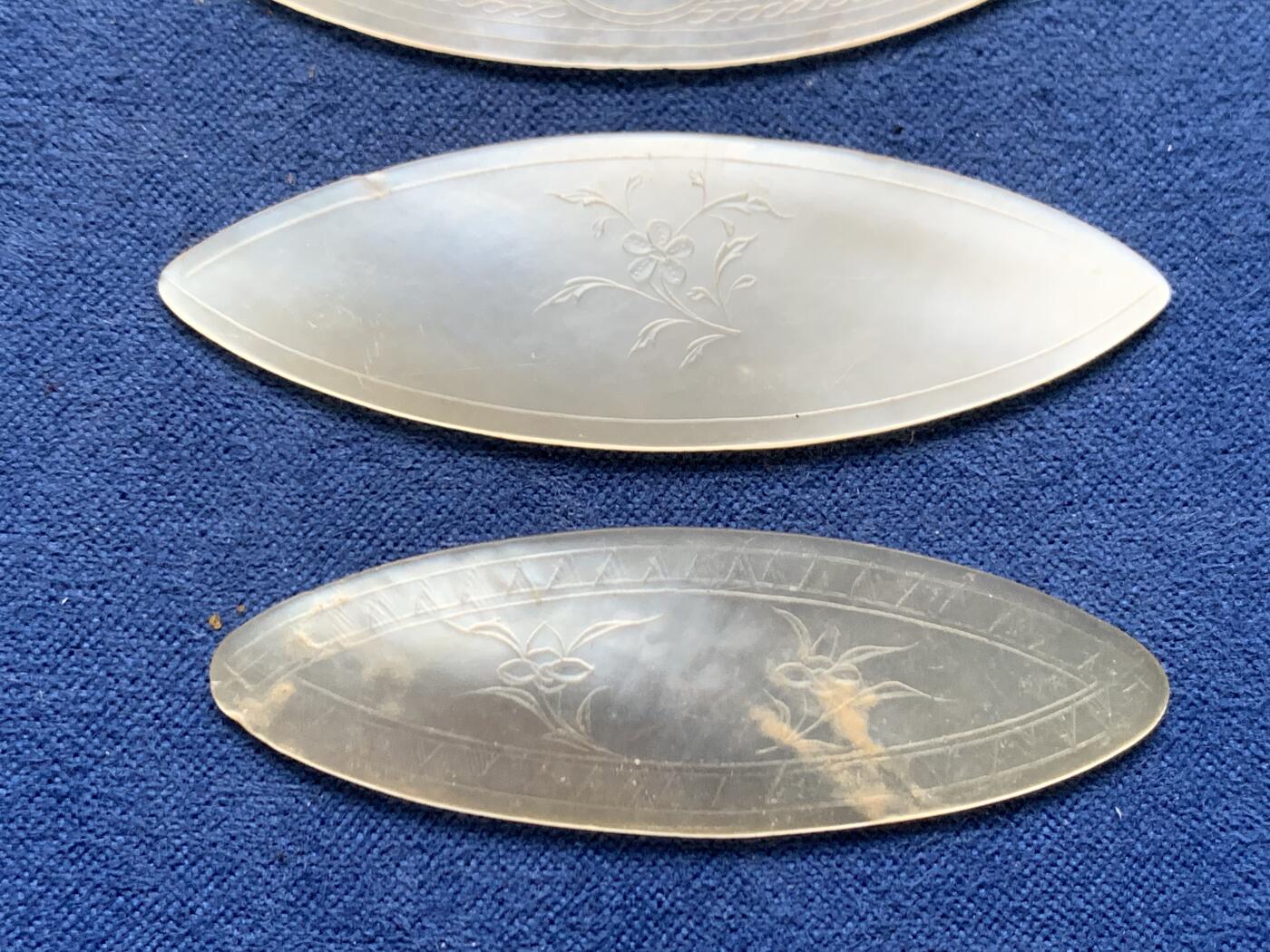 《竞宝斋》第464场 周日，周一，周二，3场连拍 （全场包邮）欢迎送拍 英国回流 清螺钿贝母筹码4枚一组，菱型，珠光水润，花卉精雕