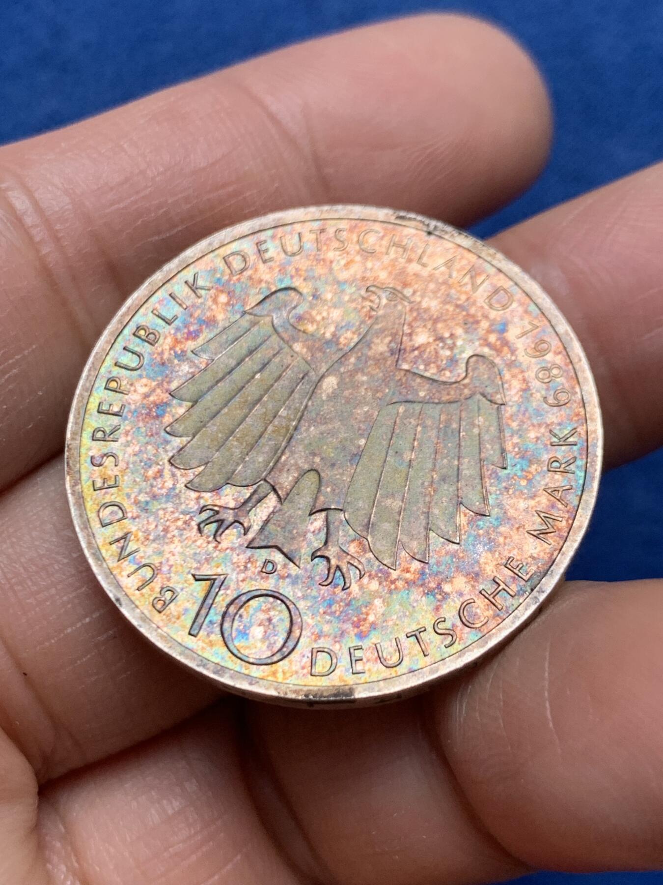 《竞宝斋》第464场 周日，周一，周二，3场连拍 （全场包邮）欢迎送拍 西德1989年波恩市建成2000周年10马克精制银币 15.4克 625银 五彩包浆十分养眼 适合收藏！