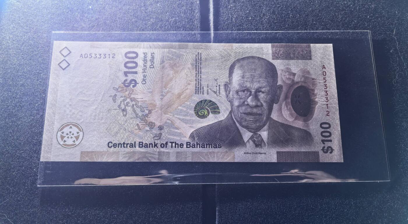 Triple S 第72期 2021巴哈马100，首发A冠，无47，右下角有轻微荧光，如图