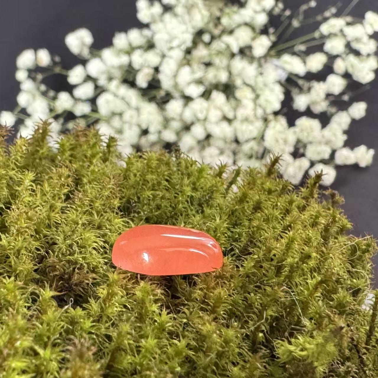 零元拍：NO.4南红玛瑙蛋面，都是十多年前的存货了，尺寸：戒面。尺寸约约14.4/9.3/5.3mm ，因为拍照环境以及光线的变化，颜色以实物为准。