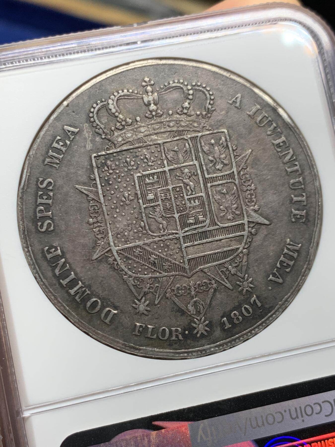 《竞宝斋》第464场 周日，周一，周二，3场连拍 （全场包邮）欢迎送拍 NGC XFD 意大利 托斯卡纳大公国 1807年 10里拉 银币 著名的母子大银 拿系币的经典品种 牛毛细纹不影响整体 传世黑包浆 状态不错