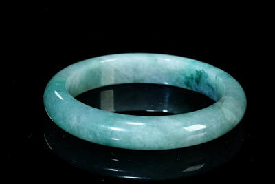 上海都达杂项专场102【全场包邮】  天然冰晴种飘绿花翡翠（A货）手镯90-6