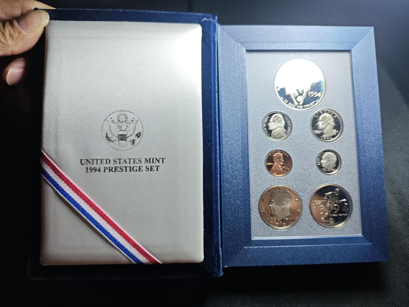 KK钱币收藏小铺  第400期  百期特拍（四拍之四）2月预留时间 周末发货  1994美国精制纪念套币 含2枚纪念币 其中1元为高银银币