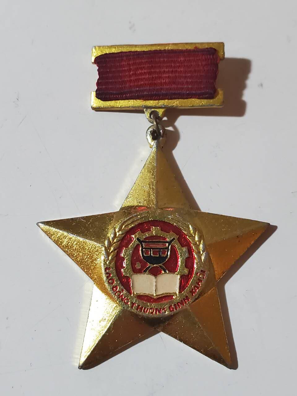 韵星假日军品类拍卖第三十九期暨默多克中校夫妇专场 -- Rimey Holidays Militaria Auction 39 & The Modoks Collection  越南社会主义共和国劳动、荣军和社福优秀服务奖章