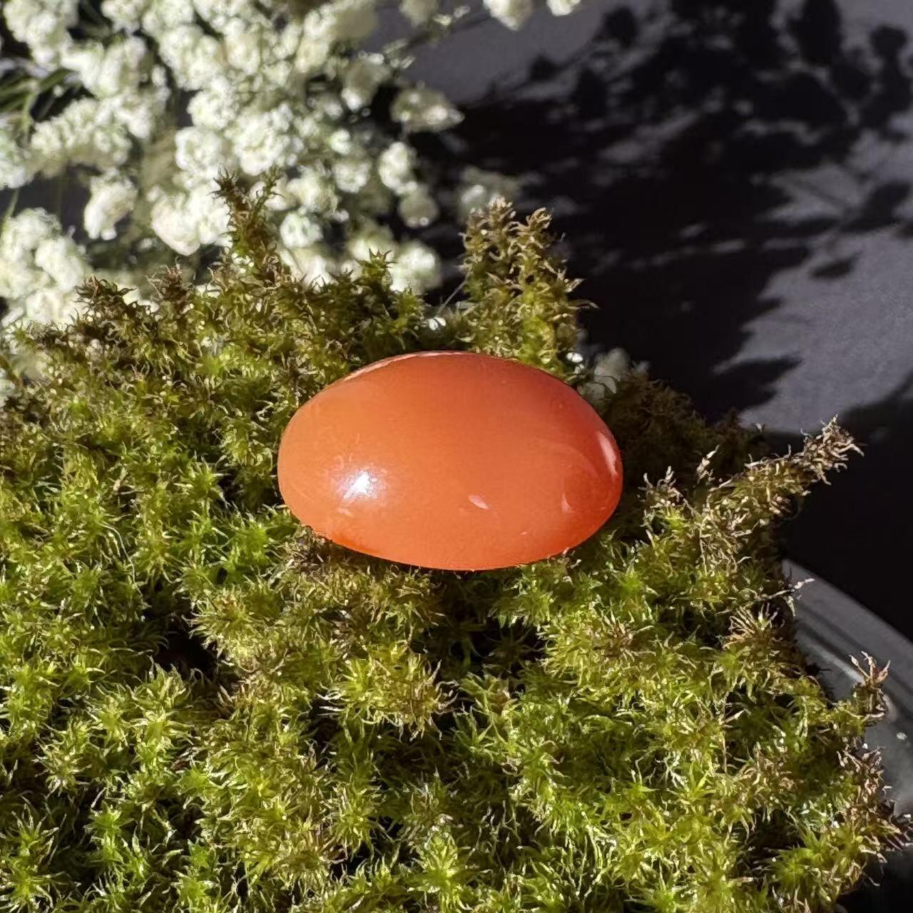 零元拍：NO.1南红玛瑙蛋面，都是十多年前的存货了，尺寸：戒面。尺寸约约22.9/17.5/8.8mm ，因为拍照环境以及光线的变化，颜色以实物为准。