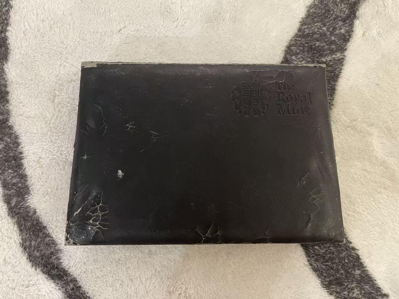 ❤️【币观天下】❤️ 第342期钱币秒杀拍卖场- 2026.2.4秒杀专场 长期征集拍品  英国2011年官方精制币大全套 含3枚高值双色币 包装自然老化有损坏 有证书