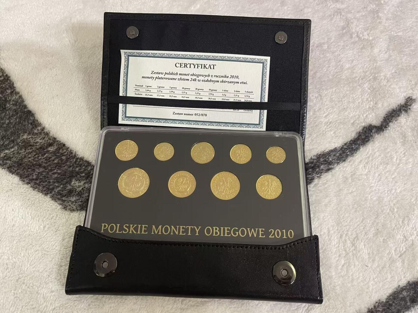 ❤️【币观天下】❤️ 第342期钱币秒杀拍卖场- 2026.2.4秒杀专场 长期征集拍品  波兰2010年央行24k全镀金限量精制套币 发行量只有70套 编号52/70 