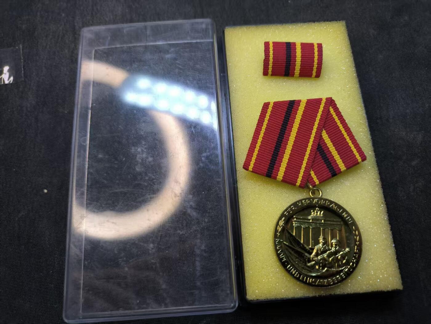 （店主清仓 大量自藏 制服徽章盛宴）罗岚⭐爱藏⭐甄选专拍第五场-分享拍场赚佣（实体经营） 民主德国工战队金级功绩奖章带盒略全套 镀金完美