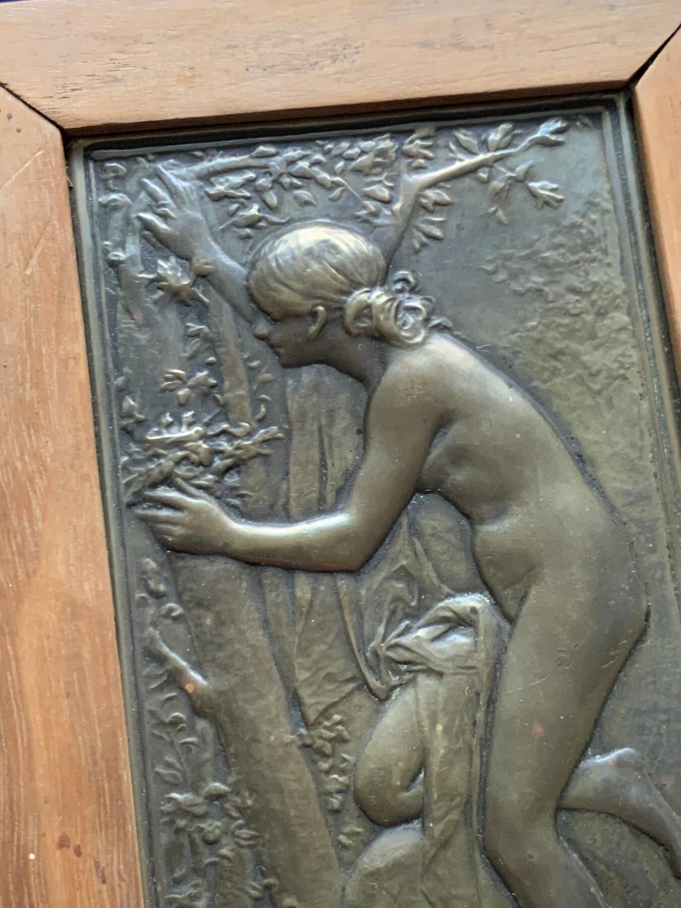 《竞宝斋》第464场 周日，周一，周二，3场连拍 （全场包邮）欢迎送拍 Dupuis大版铜章 法国新艺术时期美女清凉章 木框镶嵌 总重531克 尺寸约65x123mm