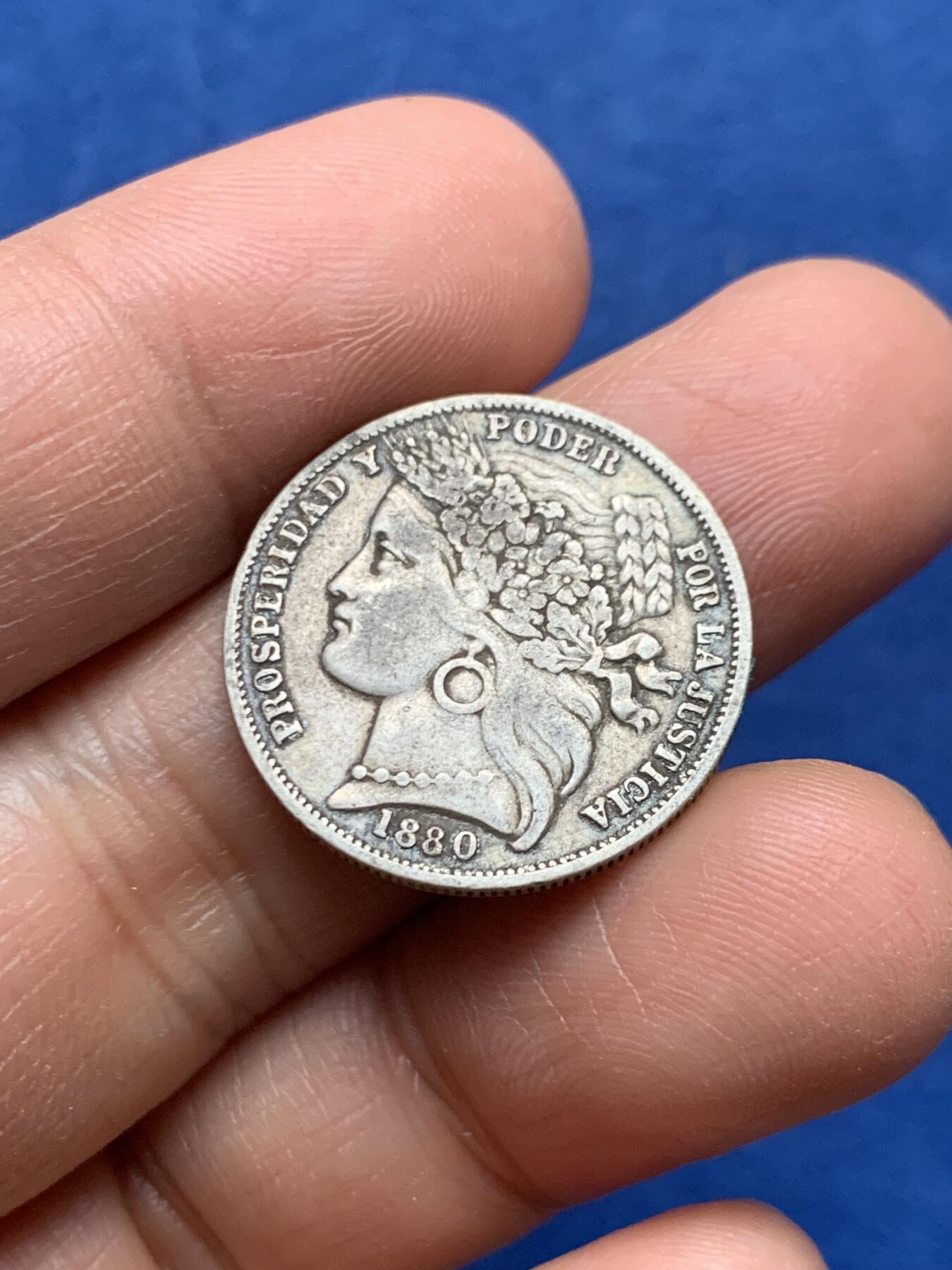 《竞宝斋》第464场 周日，周一，周二，3场连拍 （全场包邮）欢迎送拍 秘鲁 1880年 1比塞塔 银币 临时政府时期发行 正面谷物女神像 包浆自然 细节不错 南美主流品种