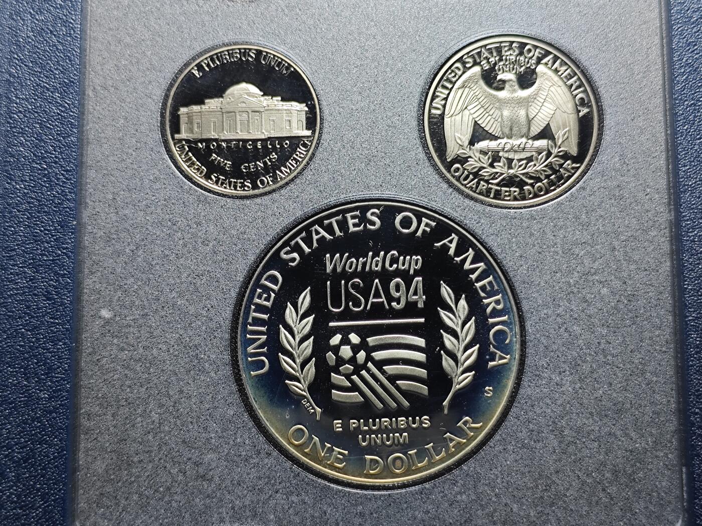 KK钱币收藏小铺  第400期  百期特拍（四拍之四）2月预留时间 周末发货  1994美国精制纪念套币 含2枚纪念币 其中1元为高银银币