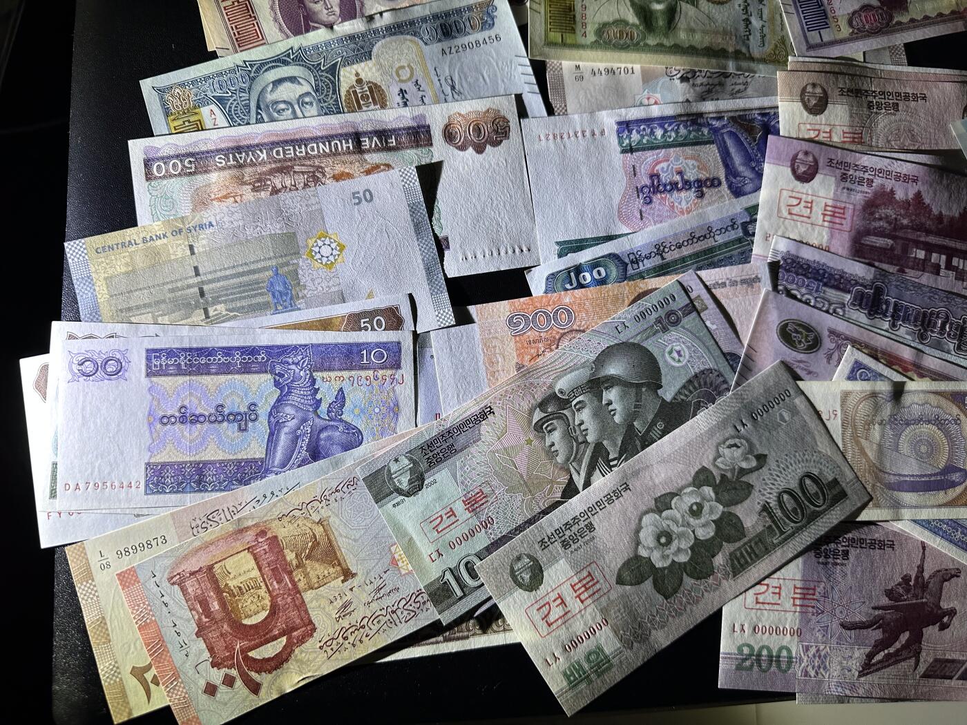 《外钞收藏家》第六百零七期（畅拍场）（本平台长期征集拍品、欢迎藏友们联系合作） 蒙古、危地马拉、叙利亚、朝鲜、埃及等几十张一起 大部分都是全新 个别非全新 如图