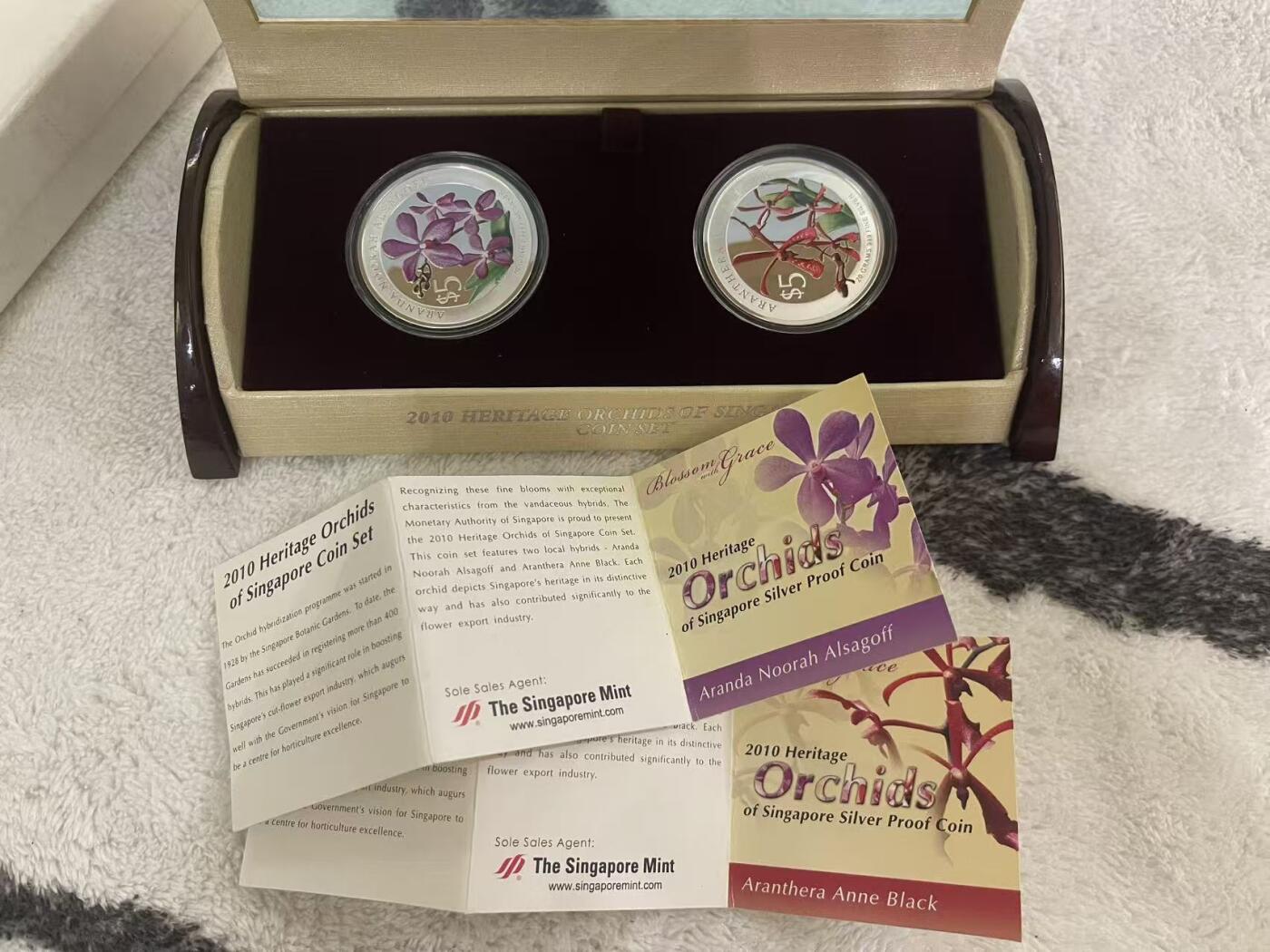 ❤️【币观天下】❤️ 第342期钱币秒杀拍卖场- 2026.2.4秒杀专场 长期征集拍品  新加坡2010年胡姬花精制银币2合1套装 官方原包装 发行量只有8000套 