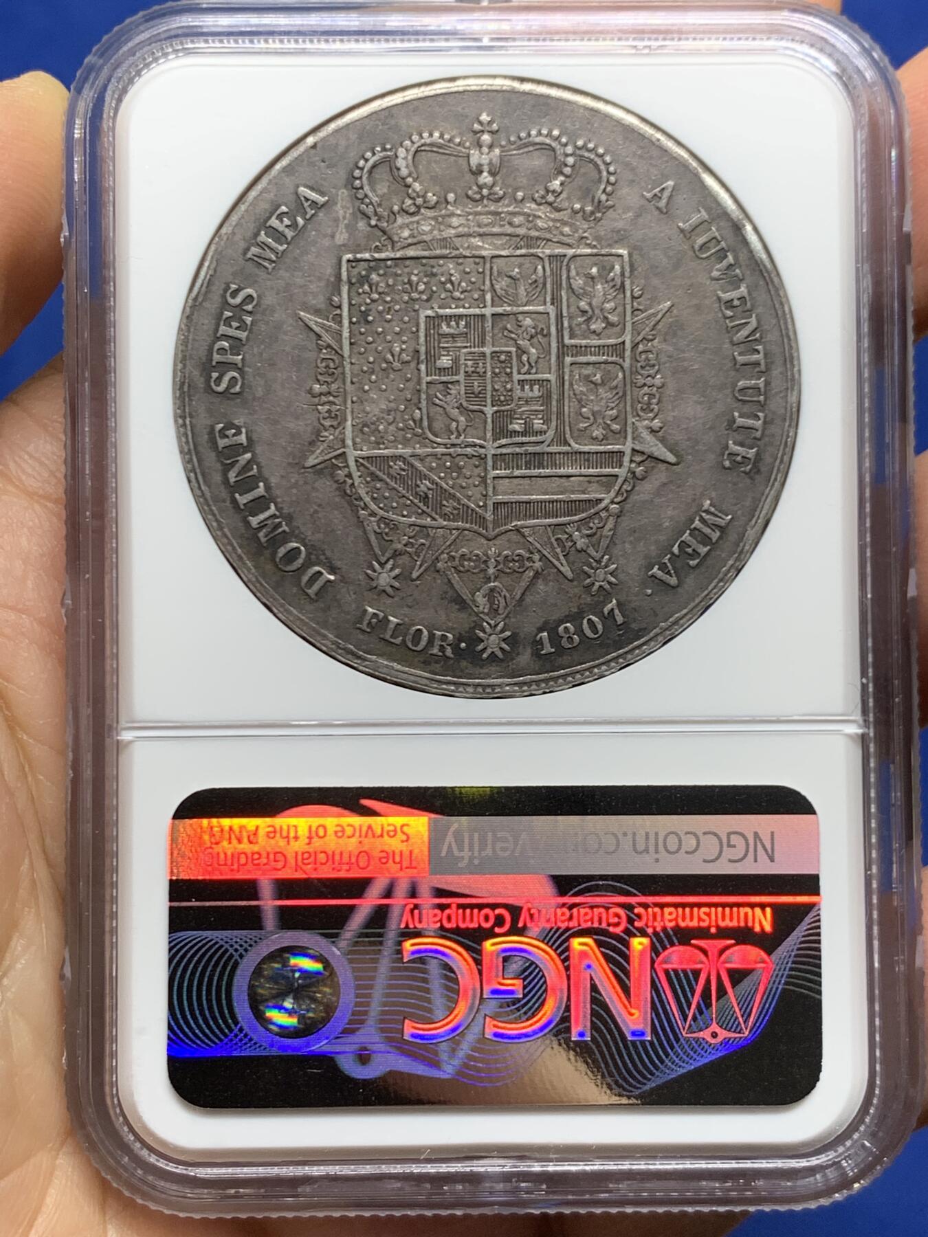 《竞宝斋》第464场 周日，周一，周二，3场连拍 （全场包邮）欢迎送拍 NGC XFD 意大利 托斯卡纳大公国 1807年 10里拉 银币 著名的母子大银 拿系币的经典品种 牛毛细纹不影响整体 传世黑包浆 状态不错