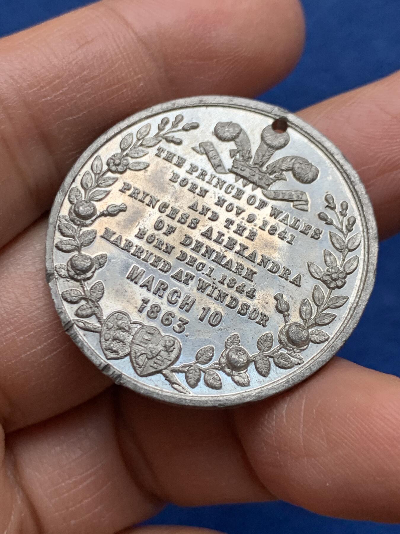 《竞宝斋》第464场 周日，周一，周二，3场连拍 （全场包邮）欢迎送拍 英国1863年威尔士亲王结婚纪念章 34.3mm 13.3克