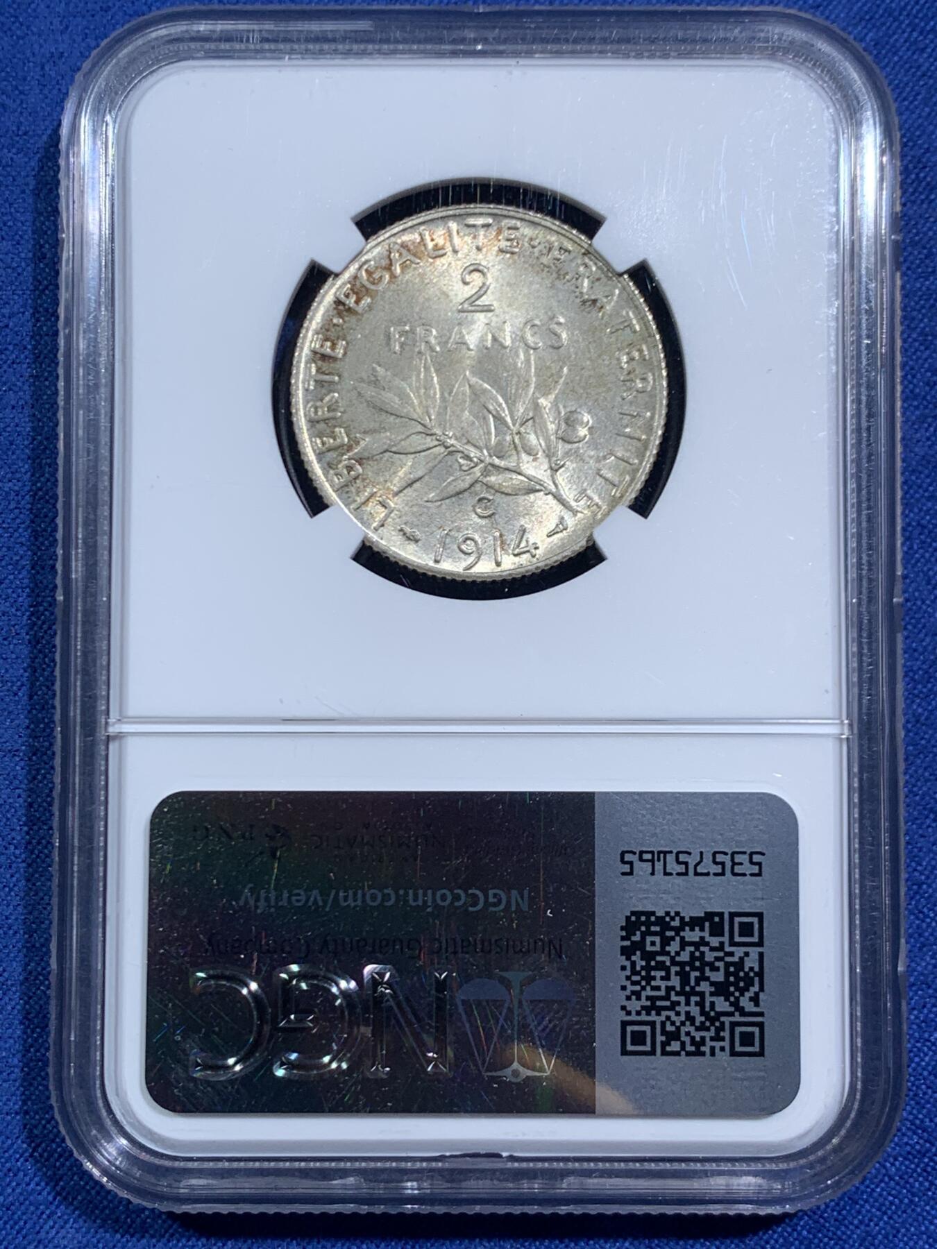 《竞宝斋》第464场 周日，周一，周二，3场连拍 （全场包邮）欢迎送拍 NGC MS64 法国1914 C 播种女神2法郎银币 原光 好品相十字转光 C厂Castelsarrain特殊发行为整个系列最少，因此是最受欢迎的播种女神银币之一。收藏级品相非常见1914年
