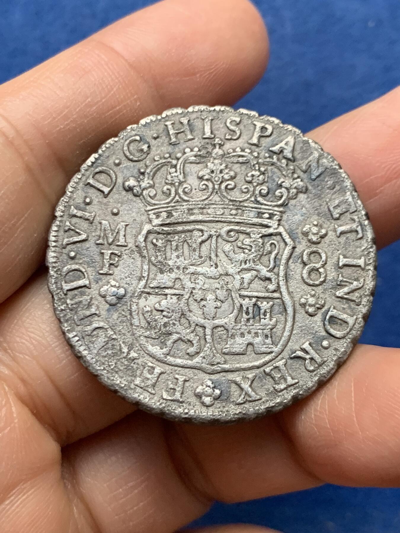 《竞宝斋》第464场 周日，周一，周二，3场连拍 （全场包邮）欢迎送拍 西属墨西哥1749年8里亚尔地球双柱，深打好品，无戳，地板稍有腐蚀 25.85克