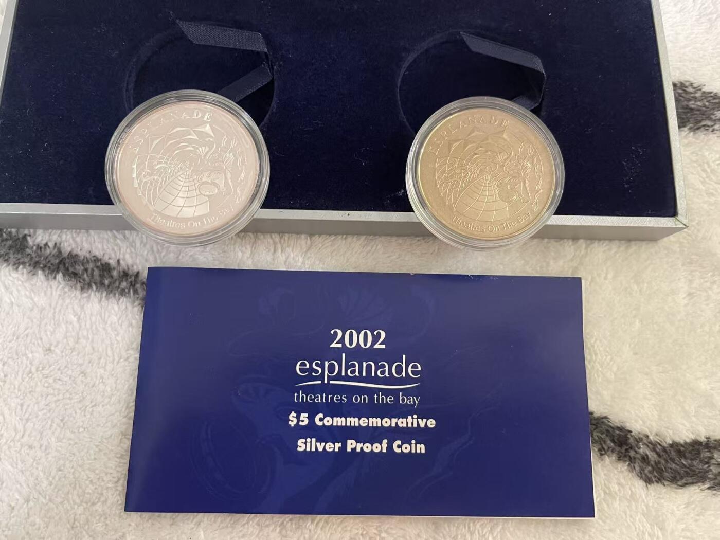 ❤️【币观天下】❤️ 第342期钱币秒杀拍卖场- 2026.2.4秒杀专场 长期征集拍品  新加坡滨海湾歌剧院2002年官方精制银币2合1套装 盒证齐全 发行量仅2002套 