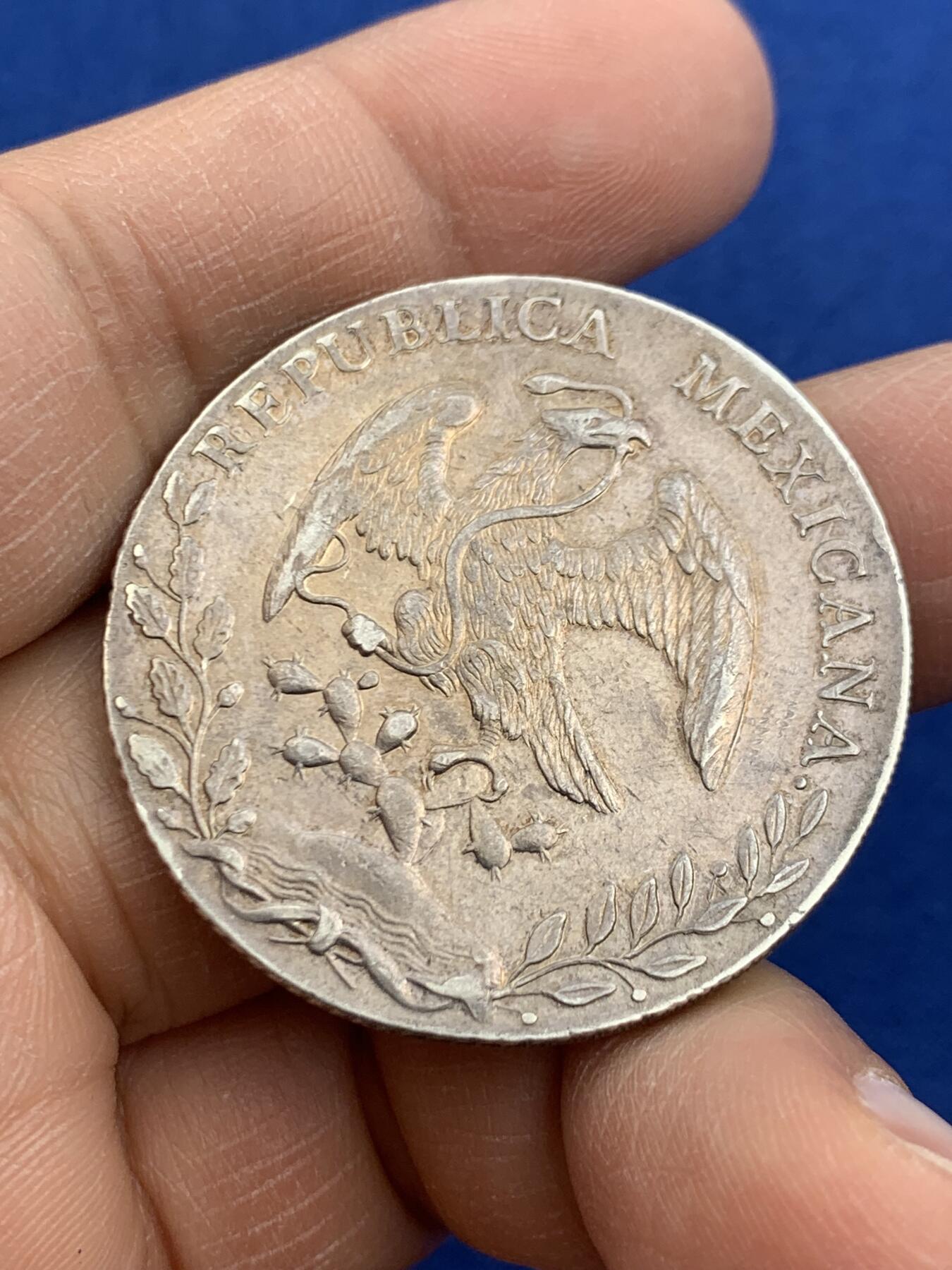 《竞宝斋》第464场 周日，周一，周二，3场连拍 （全场包邮）欢迎送拍 墨西哥1890年鹰洋8R银币 公博砸盒 （其它均为真假不论的赠品） 细节见图