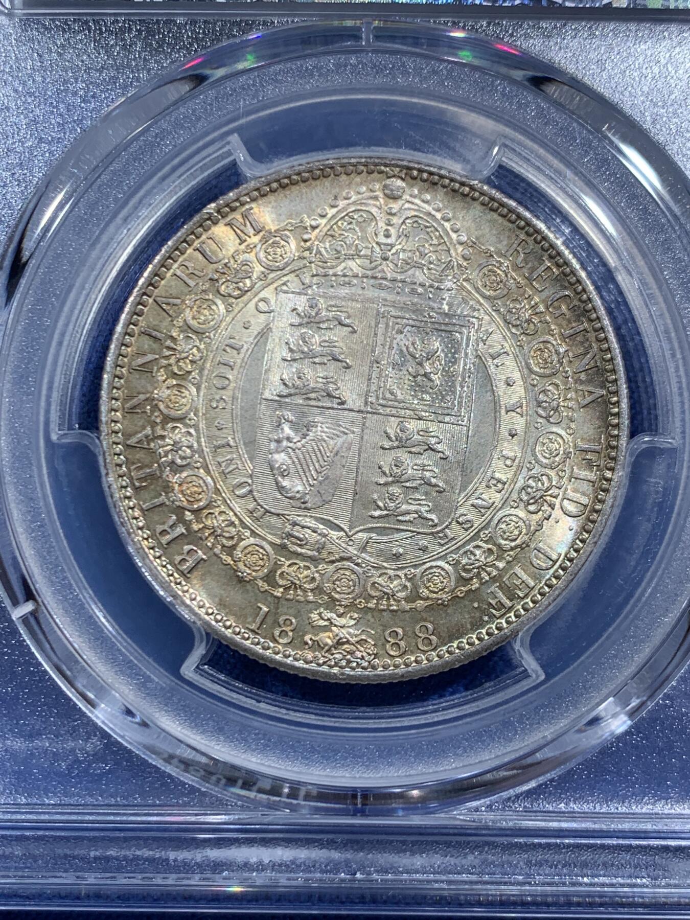 《竞宝斋》第464场 周日，周一，周二，3场连拍 （全场包邮）欢迎送拍 PCGS-MS63 1888年英国 维多利亚女皇 高冠半克朗银币 双面五彩包浆 转光明显 底板精美 浮雕深刻