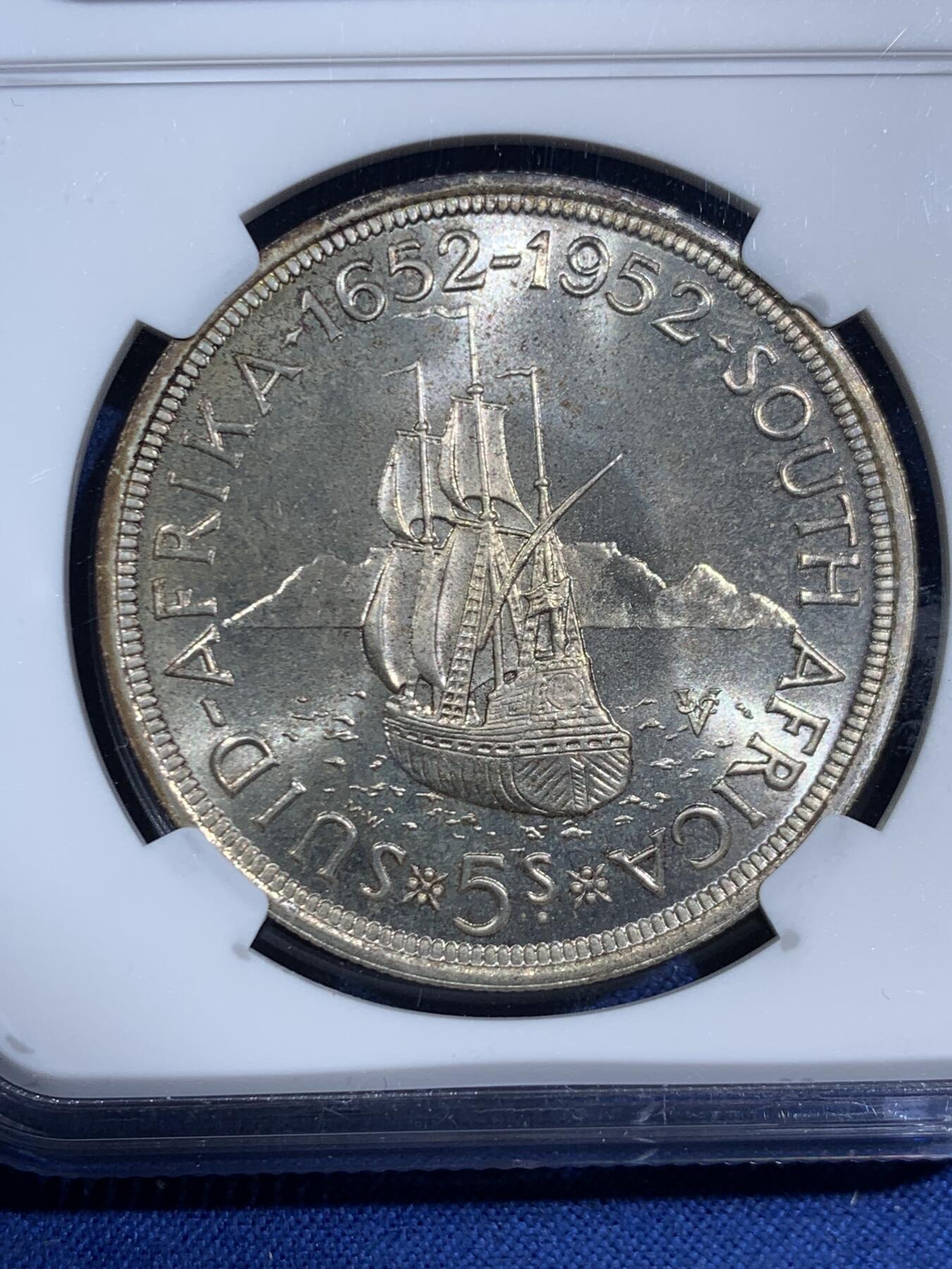 《竞宝斋》第464场 周日，周一，周二，3场连拍 （全场包邮）欢迎送拍 NGC PF66 南非 1952年5先令大银币 底板平整如镜，呈现出内敛的古董银光，在不同光线下流转，比普通白光币更有韵味