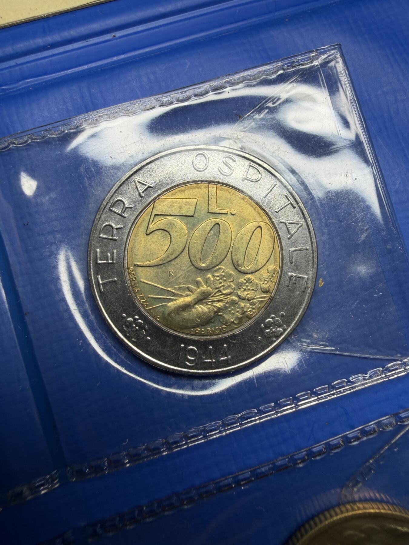 2025年集古藏今外币拍卖第二期-第3场—（总第303拍），可以寄存60天，满160元包邮。 圣马力诺共和国套币一本