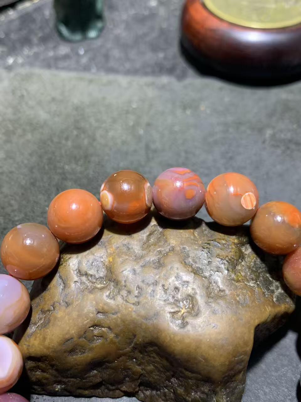 川料南红玛瑙单圈手串一条，