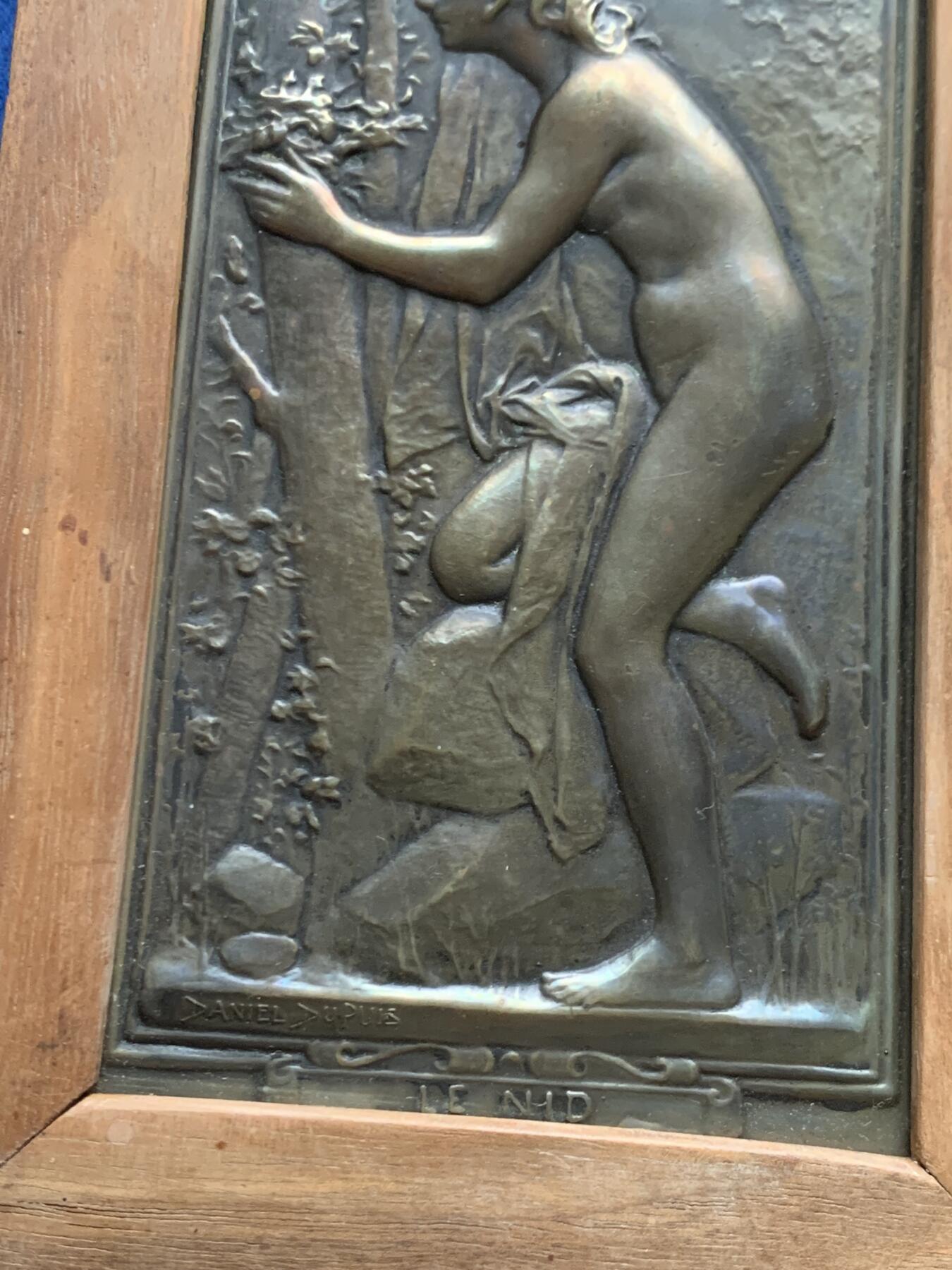 《竞宝斋》第464场 周日，周一，周二，3场连拍 （全场包邮）欢迎送拍 Dupuis大版铜章 法国新艺术时期美女清凉章 木框镶嵌 总重531克 尺寸约65x123mm