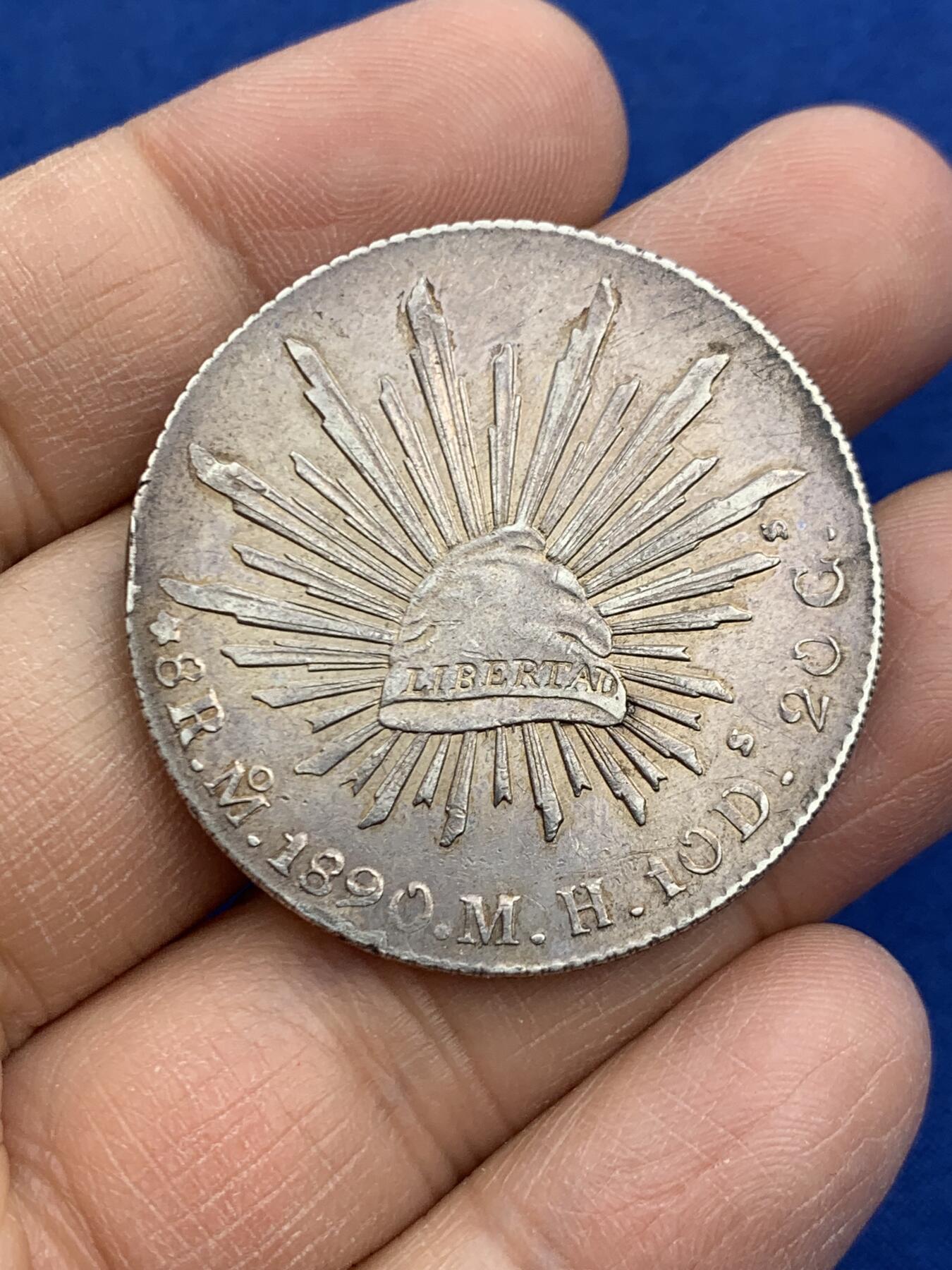 《竞宝斋》第464场 周日，周一，周二，3场连拍 （全场包邮）欢迎送拍 墨西哥1890年鹰洋8R银币 公博砸盒 （其它均为真假不论的赠品） 细节见图