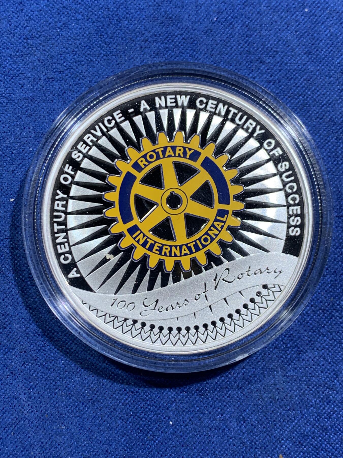 《竞宝斋》第464场 周日，周一，周二，3场连拍 （全场包邮）欢迎送拍 2005年澳大利亚1元彩色精制邮币套 扶轮社百年纪念 1盎司999银 发行量：7千5百 盒证全