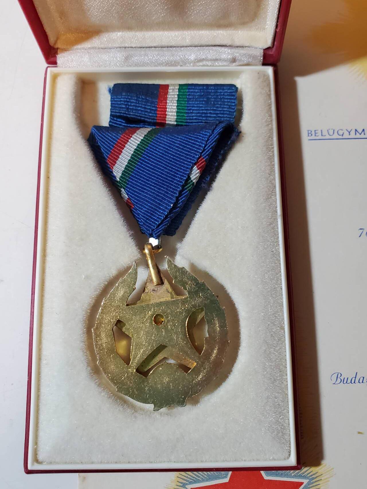 韵星假日军品类拍卖第三十九期暨默多克中校夫妇专场 -- Rimey Holidays Militaria Auction 39 & The Modoks Collection  匈牙利人民共和国默多克中校金级维护国家安全奖章带原盒略 证书一套