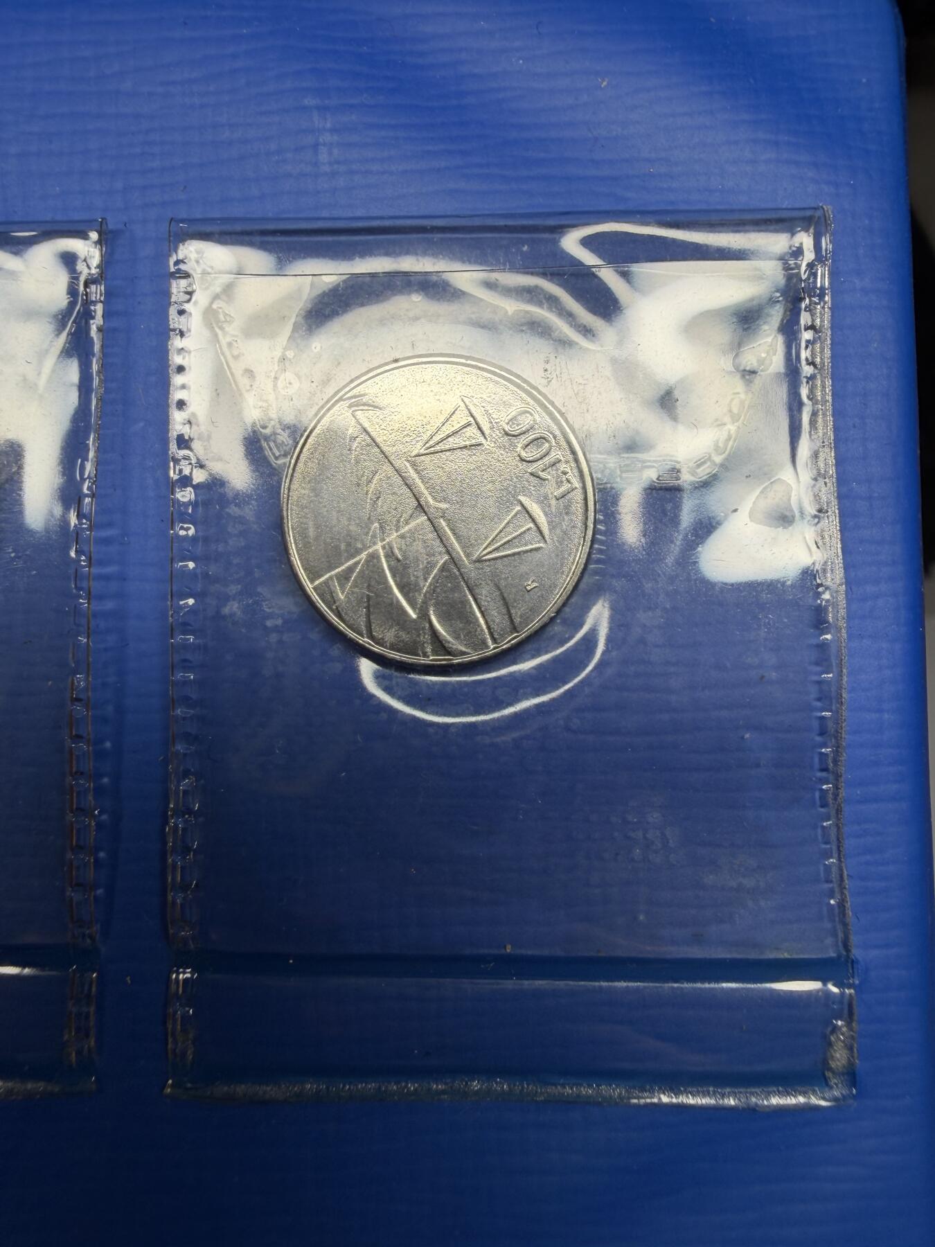 2025年集古藏今外币拍卖第二期-第3场—（总第303拍），可以寄存60天，满160元包邮。 圣马力诺共和国套币一本